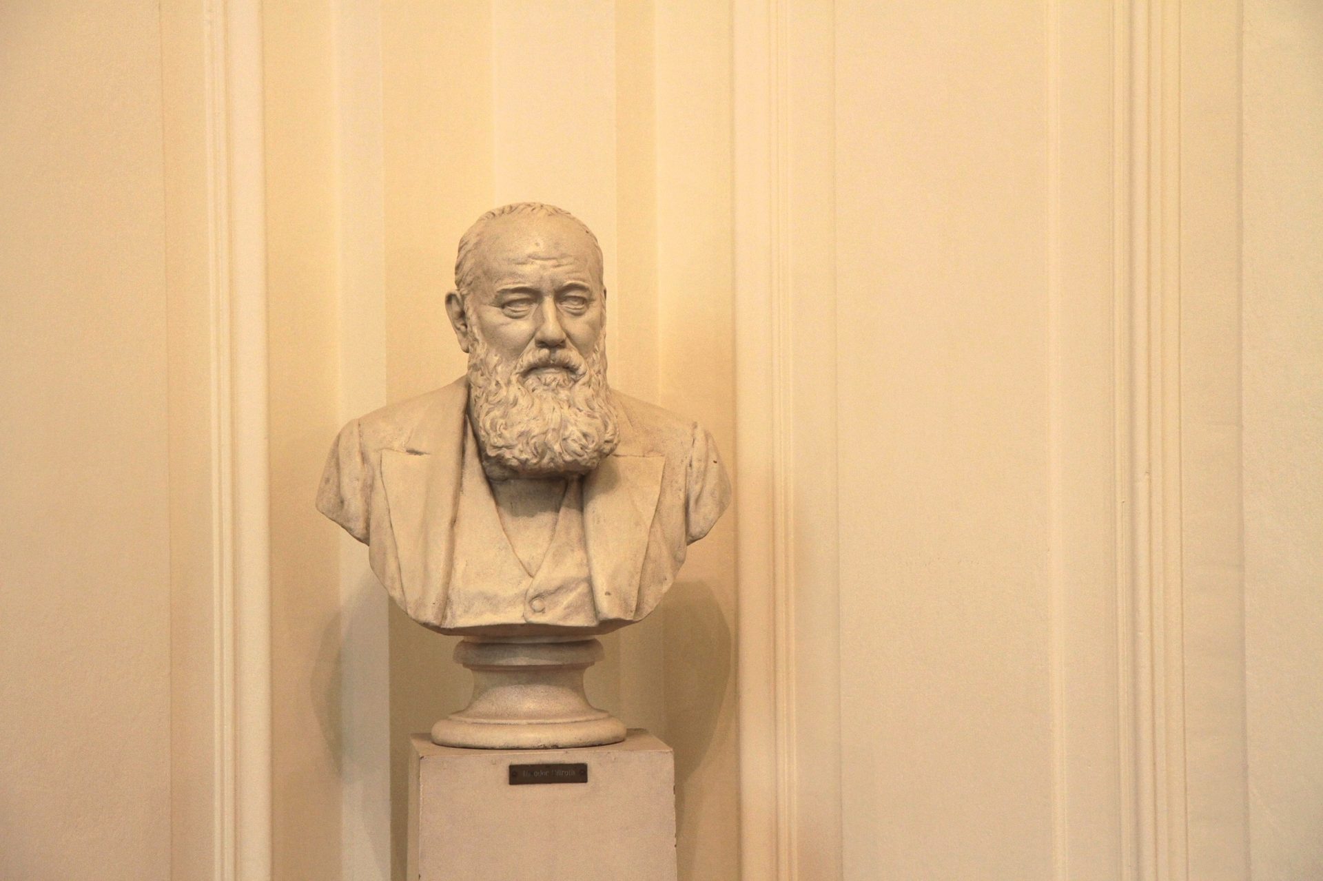 Theodor Billroth's bust, Billrothhaus, Vienna - 02.JPG
